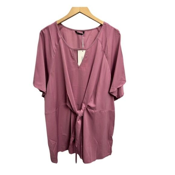 Bloomchic Knotted Front Top - Picture 2 of 5